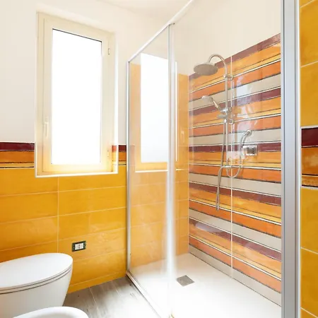 Metro B Goldenwallhouse Apartment Rom