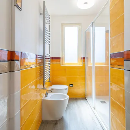 Apartment Metro B Goldenwallhouse Rom