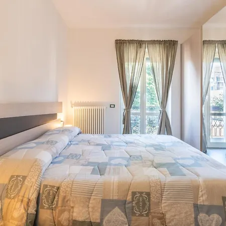 Metro B Goldenwallhouse Apartment Rom