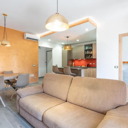 Metro B Goldenwallhouse Apartment Rom