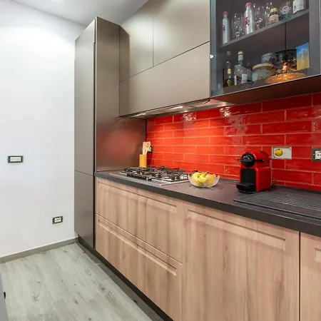 Apartment Metro B Goldenwallhouse Rom