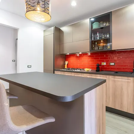 Apartment Metro B Goldenwallhouse Rom